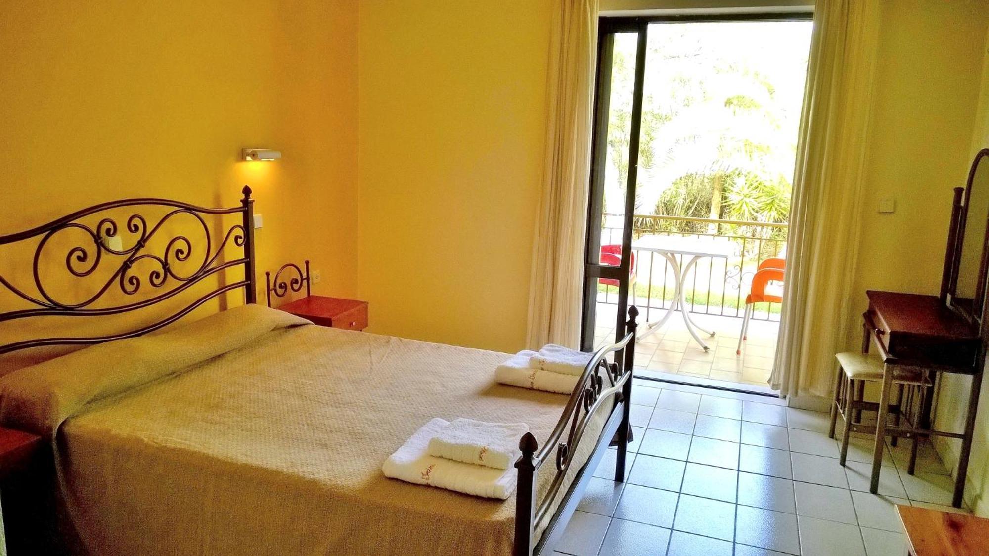Irini Apartments And Studios Kávos Dış mekan fotoğraf